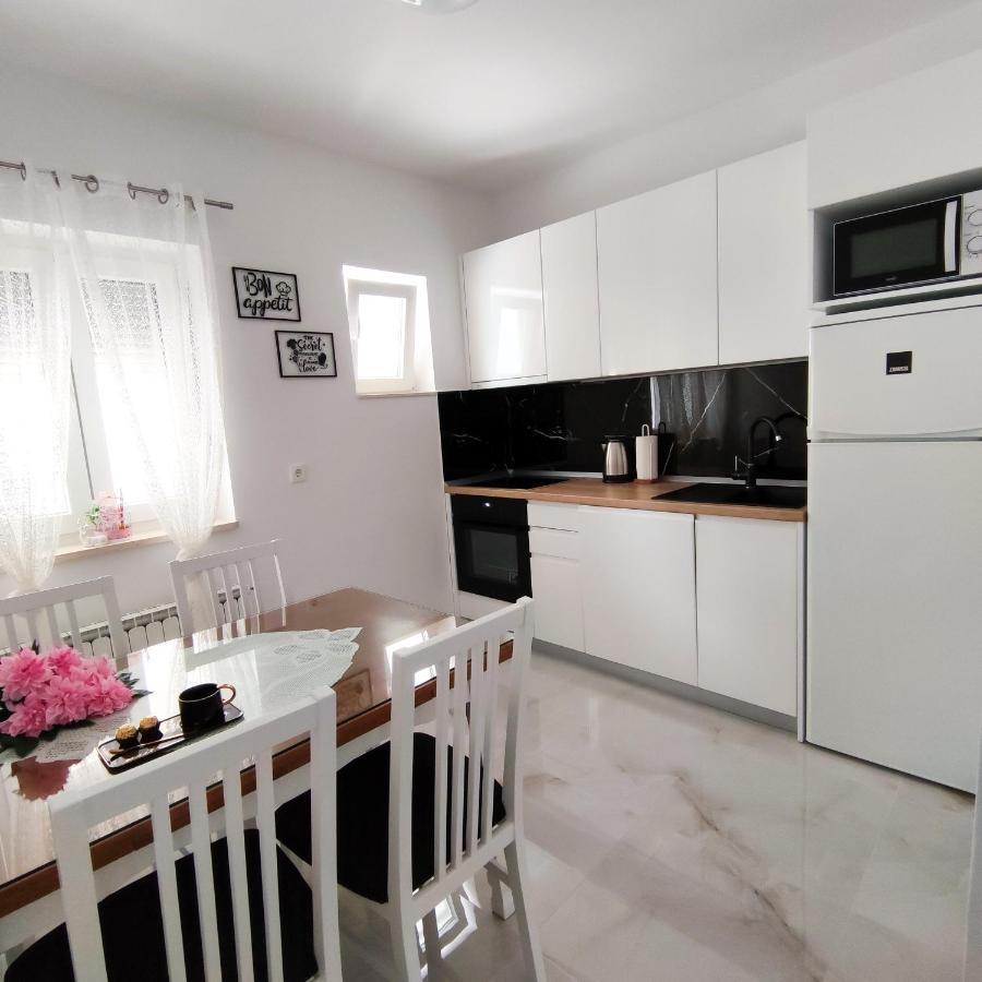 Apartman Rivana Baška Voda Buitenkant foto