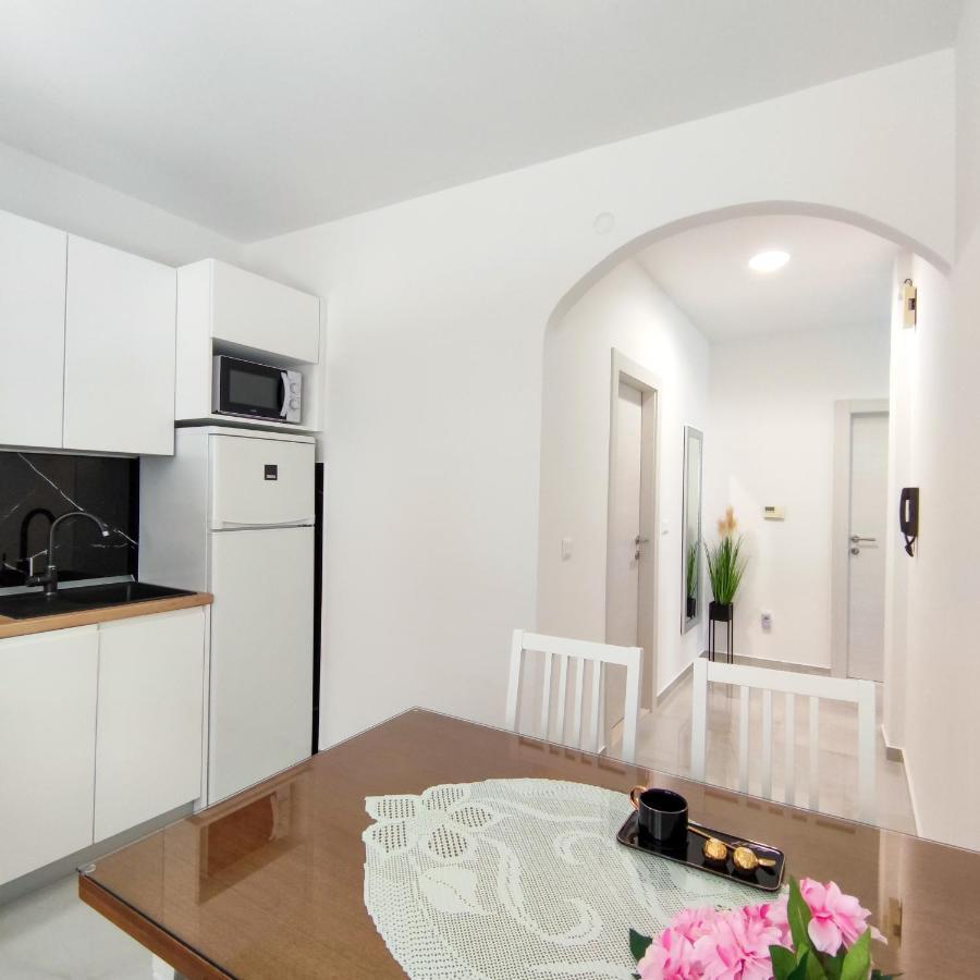 Apartman Rivana Baška Voda Buitenkant foto